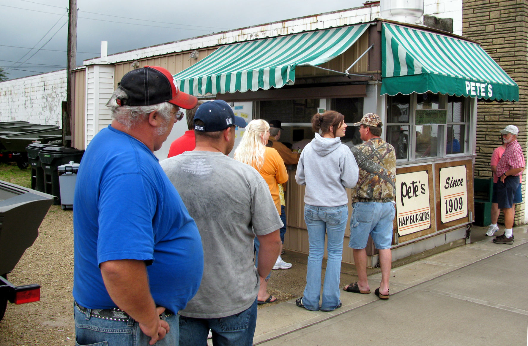Pete's Hamburgers stand exterior